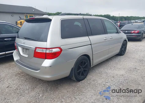 2006 Honda Odyssey Touring z USA, uszkodzony, nr VIN 5FNRL38876B101136